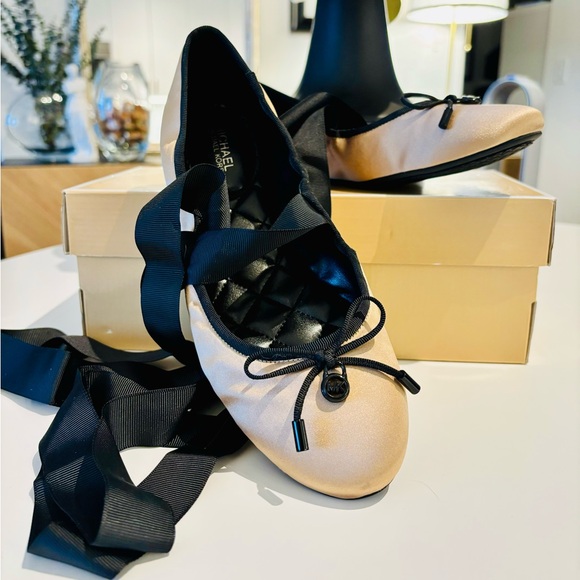 NWB!! MICHAEL KORS Ballet Flats with Ribbon 🎀 size 8 - Picture 4 of 13